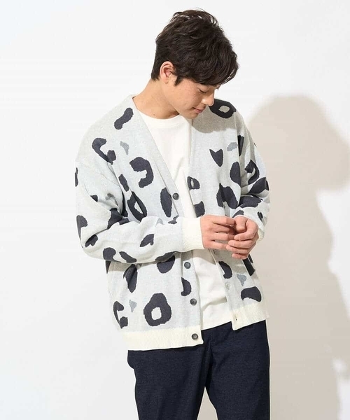 a.v.v（アーヴェヴェ）の「【ユニセックス】柄ジャカードワイドカーディガン（カーディガン/ボレロ・メンズ・ライトグレー/アイボリー・48/46）」の4枚目の写真