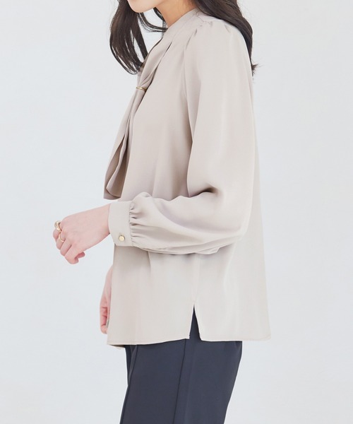 CHAN ME(チャンミ)の「ドレープジョーゼットボウタイブラウス(シャツ/ブラウス・レディース・イエロー/グレイッシュベージュ/ホワイト・MEDIUM/LARGE)」の17枚目の写真