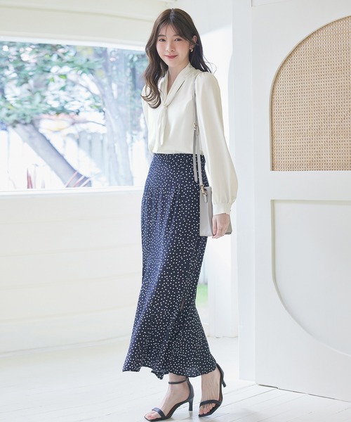 CHAN ME(チャンミ)の「ドレープジョーゼットボウタイブラウス(シャツ/ブラウス・レディース・イエロー/グレイッシュベージュ/ホワイト・MEDIUM/LARGE)」の5枚目の写真