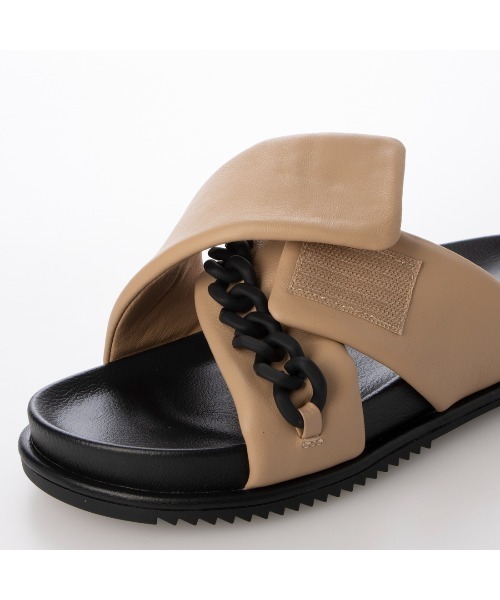 carino（カリーノ）の「チェーンフットベッドサンダル（サンダル・レディース・ブラック/キャメル・L/M/S/LL）」の7枚目の写真