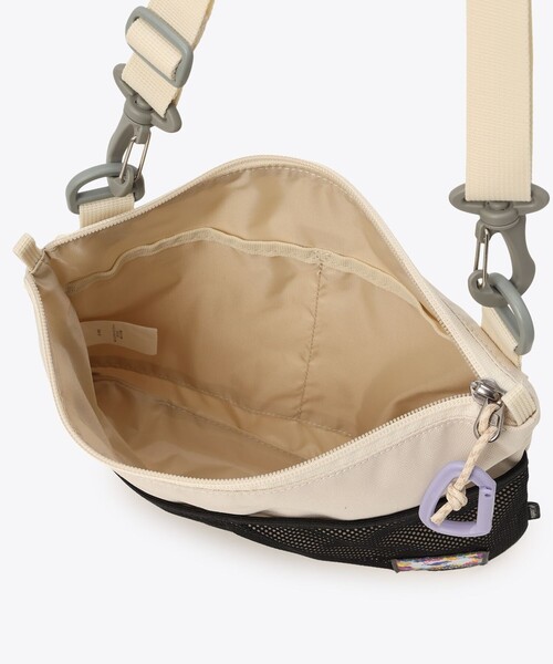 Columbia（コロンビア）の「撥水 Columbia／プライスストリーム サコッシュ 1.5L／コロンビア（ショルダーバッグ・レディース・レッド/ブルー/ブラック/グリーン/アッシュ/ライム/ピンク/ネイビー/ベージュ/ブルーグリーン/パープル/ホワイト・ONE SIZE）」の22枚目の写真