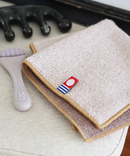LAKOLE（ラコレ）の「今治産ハンドタオル[シンプル] / 110100（ハンカチ/ハンドタオル・レディース・ホワイト/チャコール/桜・FREE）」の2枚目の写真