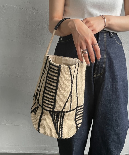 beej（ビージ）の「[beej/ビージ] バスケットバッグ（トートバッグ・レディース・ブラック/ホワイト・ONE SIZE）」の15枚目の写真