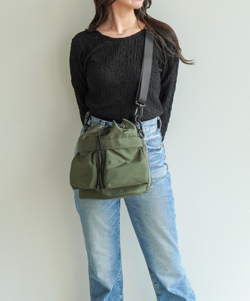 Jewelna Rose(ジュエルナローズ)の「JEWELNA by Jewelna Rose ナイロン巾着バッグ 16201(トートバッグ・レディース・ネイビー/ブラック/カーキ/アイボリー・FREE)」の2枚目の写真