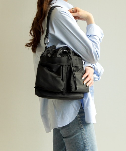 Jewelna Rose(ジュエルナローズ)の「JEWELNA by Jewelna Rose ナイロン巾着バッグ 16201(トートバッグ・レディース・ネイビー/ブラック/カーキ/アイボリー・FREE)」の8枚目の写真