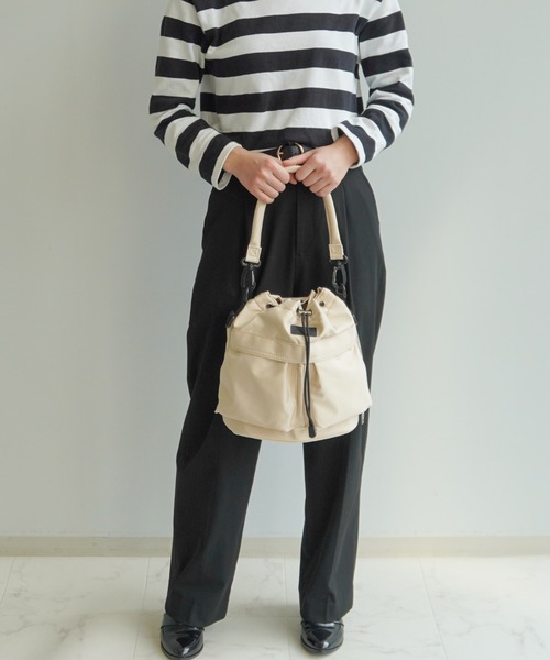 Jewelna Rose(ジュエルナローズ)の「JEWELNA by Jewelna Rose ナイロン巾着バッグ 16201(トートバッグ・レディース・ネイビー/ブラック/カーキ/アイボリー・FREE)」の13枚目の写真