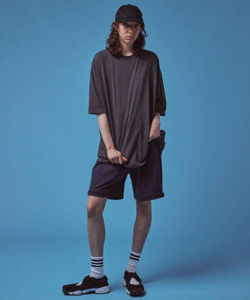 Ameno Auro(アメノアウロ)の「【Ameno Auro/アメノアウロ】16/綿天竺ピグメントビッグT(Tシャツ/カットソー・メンズ・ライトグレー/ブラック/ベージュ・L/M)」の10枚目の写真