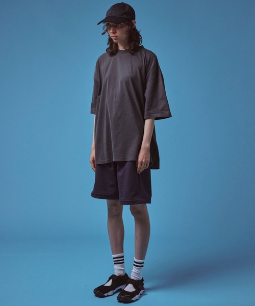 Ameno Auro(アメノアウロ)の「【Ameno Auro/アメノアウロ】16/綿天竺ピグメントビッグT(Tシャツ/カットソー・メンズ・ライトグレー/ブラック/ベージュ・L/M)」の11枚目の写真
