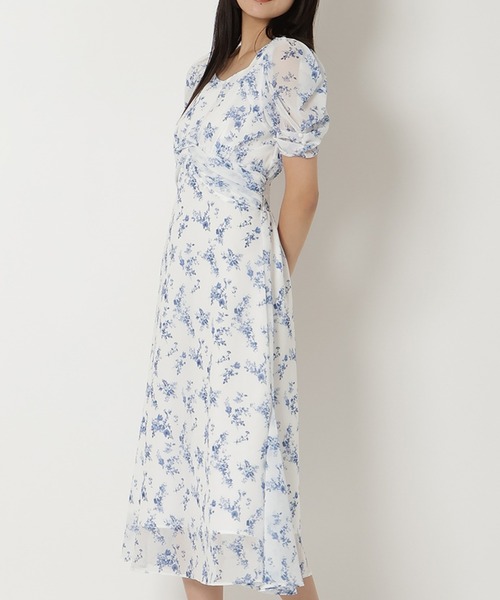 REDYAZEL（レディアゼル）の「フラワープリントワンピース（ワンピース・レディース・ブラック/ブルー/ピンク・SMALL/MEDIUM）」の3枚目の写真