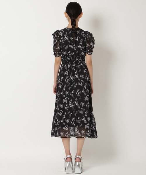 REDYAZEL（レディアゼル）の「フラワープリントワンピース（ワンピース・レディース・ブラック/ブルー/ピンク・SMALL/MEDIUM）」の6枚目の写真