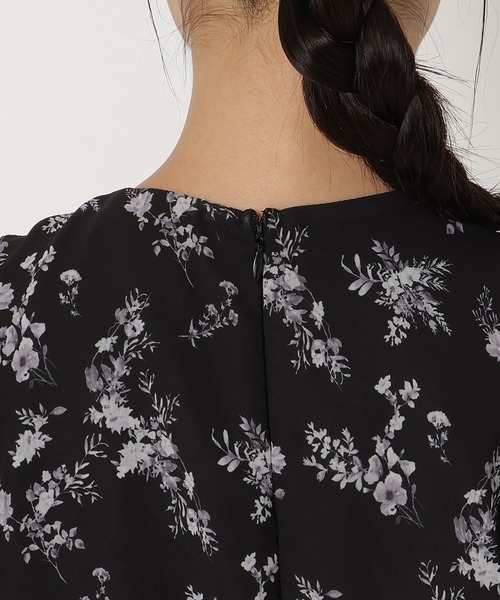 REDYAZEL（レディアゼル）の「フラワープリントワンピース（ワンピース・レディース・ブラック/ブルー/ピンク・SMALL/MEDIUM）」の8枚目の写真