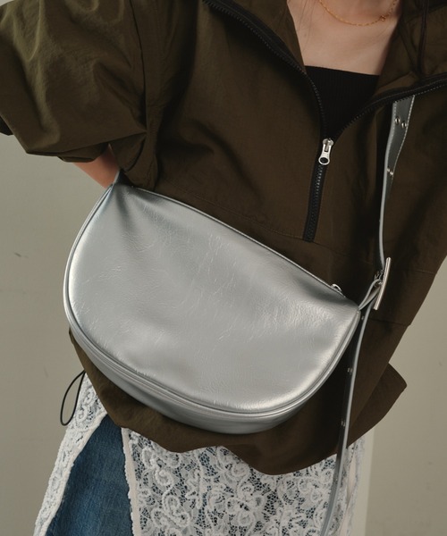 CIAOPANIC TYPY（チャオパニックティピー）の「ハーフムーンヴィンテージレザーショルダー（ショルダーバッグ・レディース・ライトブラウン/ブラック/シルバー・ONE SIZE）」の19枚目の写真