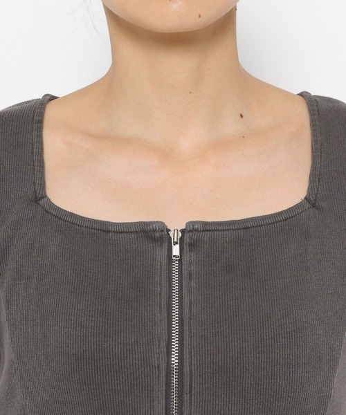 FOREVER 21（フォーエバー トゥエンティーワン）の「【2024SS】ピグメントリブジップTシャツ（Tシャツ/カットソー・レディース・ネイビー/グレー/ナチュラル・SMALL/MEDIUM）」の7枚目の写真