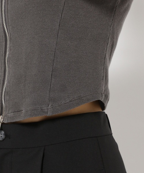 FOREVER 21（フォーエバー トゥエンティーワン）の「【2024SS】ピグメントリブジップTシャツ（Tシャツ/カットソー・レディース・ネイビー/グレー/ナチュラル・SMALL/MEDIUM）」の9枚目の写真