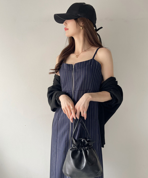 Eclat one(エクラワン)の「【Eclat one】ピンストライプ フロントジップ キャミワンピース(ワンピース・レディース・グレー/ネイビー/ブラック・FREE)」の9枚目の写真