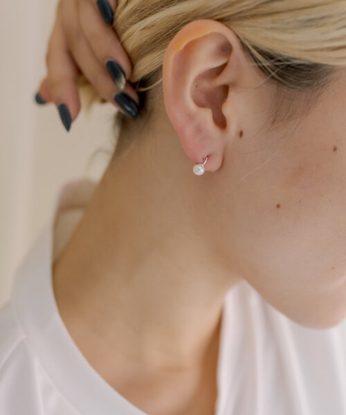 ear PAPILLONNER（イアパピヨネ）の「《スターリングシルバー使用/キャッチレス》ミニミニパールフープピアス（ピアス（両耳用）・レディース・シルバー系その他4/ゴールド系その他6・FREE）」の12枚目の写真