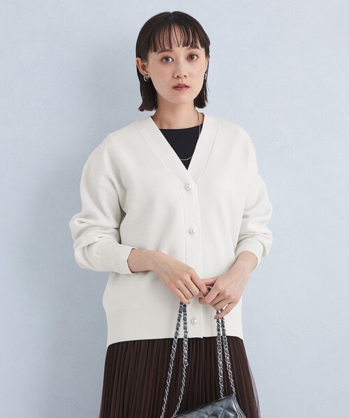green label relaxing（グリーンレーベルリラクシング）の「W/AC パフニット Vネック カーディガン（カーディガン/ボレロ・レディース・ブラック/オフホワイト/ダークグレー/コバルトブルー・FREE）」の2枚目の写真