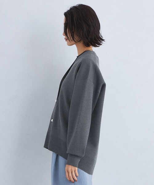 green label relaxing（グリーンレーベルリラクシング）の「W/AC パフニット Vネック カーディガン（カーディガン/ボレロ・レディース・ブラック/オフホワイト/ダークグレー/コバルトブルー・FREE）」の15枚目の写真