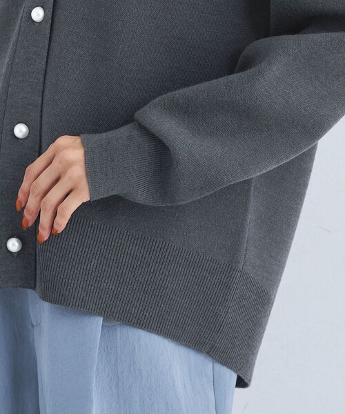 green label relaxing（グリーンレーベルリラクシング）の「W/AC パフニット Vネック カーディガン（カーディガン/ボレロ・レディース・ブラック/オフホワイト/ダークグレー/コバルトブルー・FREE）」の18枚目の写真