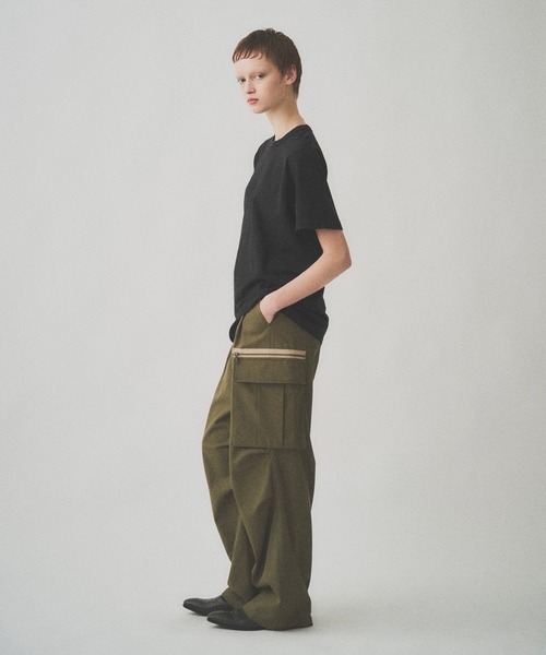 Juha(ユハ)の「SIGNATURE TEE(Tシャツ/カットソー・メンズ・オリーブ/ブラック/チャコールグレー・4/3)」の9枚目の写真