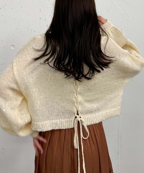 archives（アルシーヴ）の「バックレースアップスパンコール透かしニット（ニット/セーター・レディース・ブラック/アイボリー/ブルーグレー/ピンクベージュ・MEDIUM）」の2枚目の写真