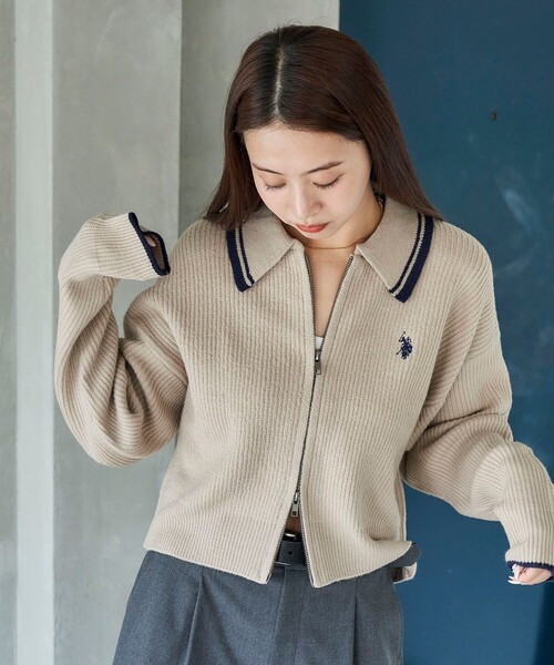 U.S. POLO ASSN.(ユーエスポロアッスン)の「U.S. POLO ASSN. × PUBLUX/ユーエスポロアッスン 襟ライン入りドライバーズニット 限定展開(ニット/セーター・レディース・ブラック/ネイビー/ベージュ・フリ-)」の14枚目の写真
