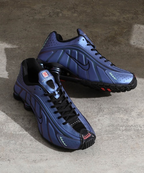NIKE（ナイキ）の「NIKE WMNS SHOX R4 HQ3446-001（スニーカー