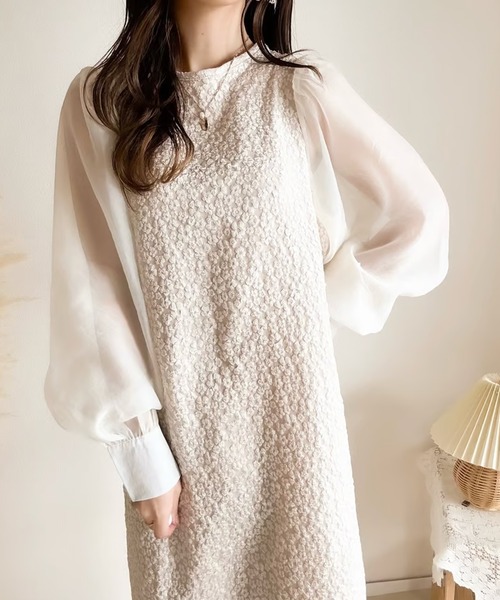 merrylatte（メリーラテ）の「小花柄いっぱいジャガードオーガンジースリーブワンピース（ワンピース・レディース・ブラック/アイボリー・FREE）」の2枚目の写真