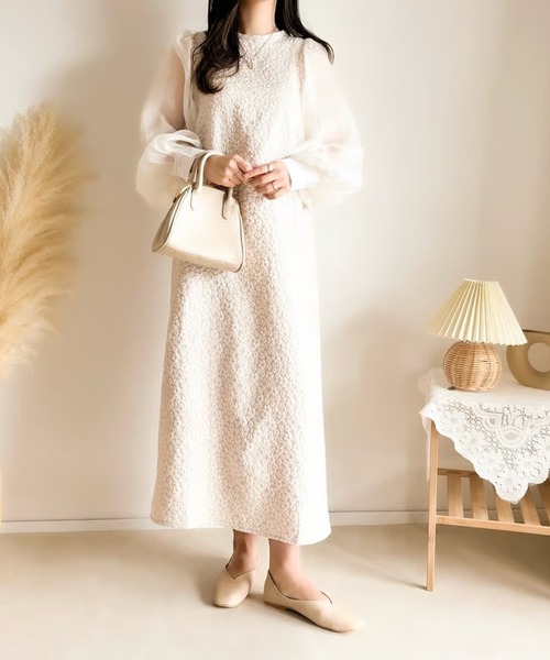 merrylatte（メリーラテ）の「小花柄いっぱいジャガードオーガンジースリーブワンピース（ワンピース・レディース・ブラック/アイボリー・FREE）」の3枚目の写真