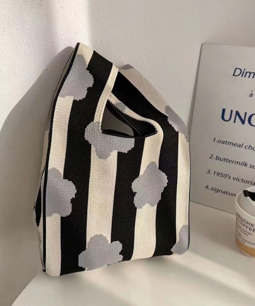 Mignonjour（ミニョンジュール）の「FReePLACe/くま リボン柄ニットバッグ 12302（ハンドバッグ・レディース・ブラック/ホワイト/ホワイト系その他/ブラック系その他/その他2/その他5/その他3/その他4/その他7/その他6/その他8・FREE）」の5枚目の写真