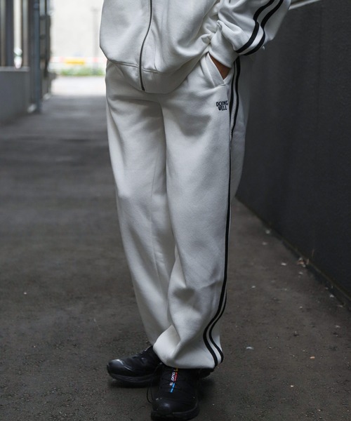 ZIP FIVE(ジップファイブ)の「【ZIP FIVE】 ワンポイント 刺繍 トラックパンツ サイドライン / パイピング 【セットアップ可】(スウェットパンツ・メンズ・ホワイト/オートミール/チャコール/ネイビー/ブラック系/ブラック/杢グレー/ブルー/グレー系/ネイビー系・MEDIUM/LARGE/X-LARGE)」の2枚目の写真