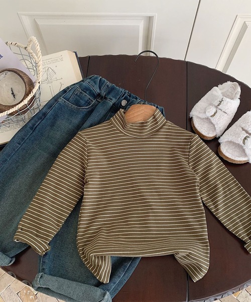 aimoha（アイモハ）の「【aimoha-KIDS-】ハイネックトップス（Tシャツ/カットソー・キッズ・ブラック/グレー/チョコ/ベージュ・90/100/110/120/130）」の4枚目の写真