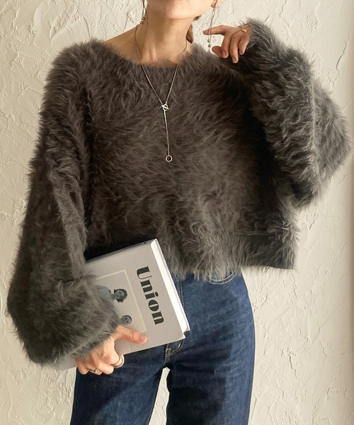 She's Closet(シーズクローゼット)の「ボリュームスリーブショート丈クロップドフェザーヤーンシャギーニット(ニット/セーター・レディース・アイボリー/ブラック/チャコールグレー/ブルー・FREE)」の3枚目の写真