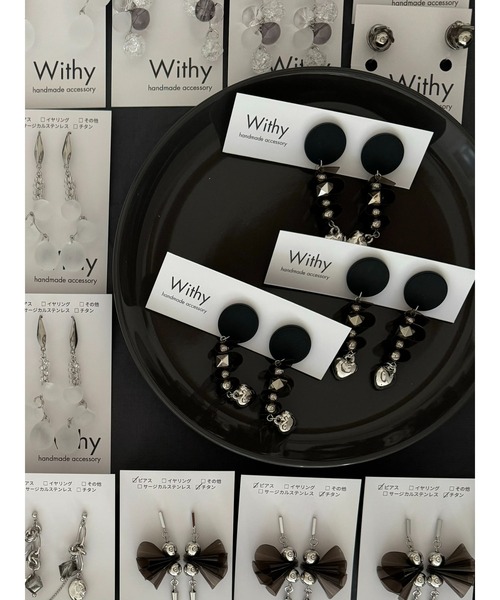 tone(トーン)の「【Withy】ハートとpvcシートのうねうねピアス / スターリーパルス(MA)(ピアス(両耳用)・レディース・ブラック/ホワイト・FREE)」の9枚目の写真