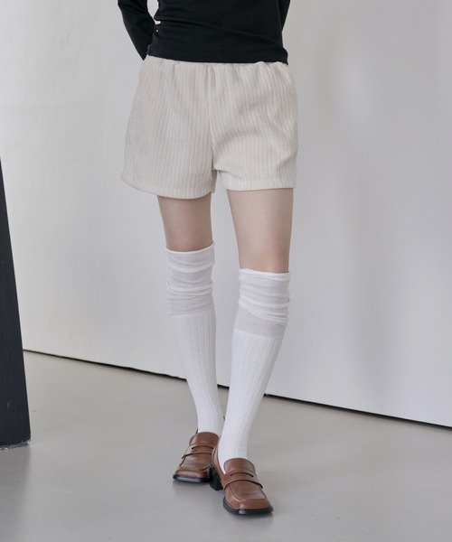 UNE MANSION（ユヌマンション）の「ウエストゴムコーデュロイニットショートパンツ（その他パンツ・レディース・アイボリー/ブラウン/グレー/ブラック・FREE）」の2枚目の写真