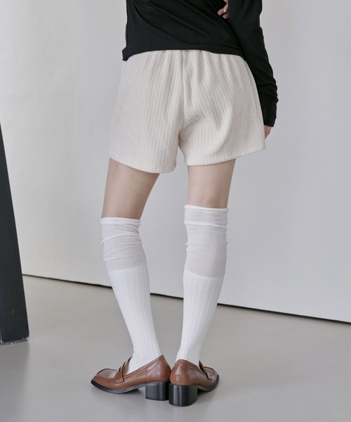 UNE MANSION（ユヌマンション）の「ウエストゴムコーデュロイニットショートパンツ（その他パンツ・レディース・アイボリー/ブラウン/グレー/ブラック・FREE）」の8枚目の写真