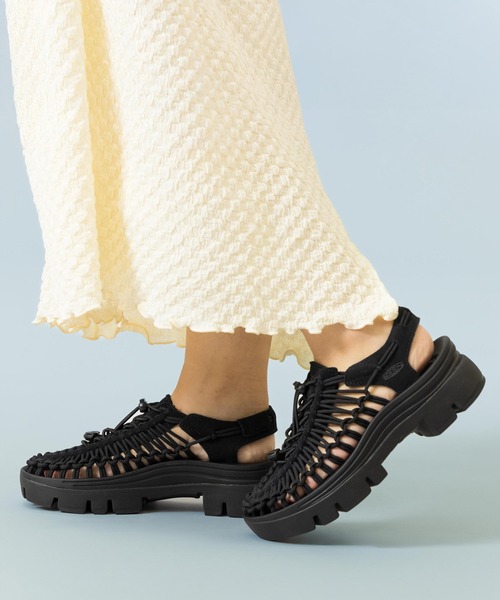 KEENのユニーク×厚底