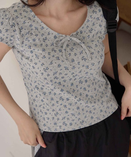 CHAN ME(チャンミ)の「フレンチパフスリーブ花柄カットソー(Tシャツ/カットソー・レディース・グレー/ブラック/アイボリー・X-LARGE/LARGE/MEDIUM)」の5枚目の写真