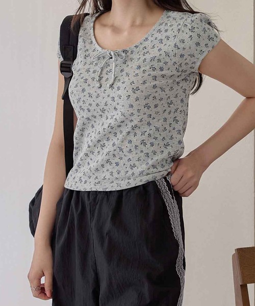 CHAN ME(チャンミ)の「フレンチパフスリーブ花柄カットソー(Tシャツ/カットソー・レディース・グレー/ブラック/アイボリー・X-LARGE/LARGE/MEDIUM)」の4枚目の写真