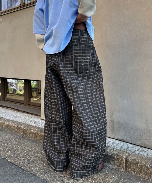 CIAOPANIC(チャオパニック)の「【cian denim/シアンデニム】バギーワイドデニム(デニムパンツ・レディース・サックスブルー/インディゴブルー/ブルー/ブラック/ホワイト/グレー/チャコールグレー/ネイビー/ダークブルー・SMALL/MEDIUM/LARGE)」の4枚目の写真