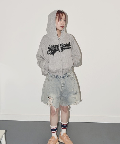 VIVID LADY(ビビッドレディー)の「ジップアップ ショート丈パーカーフード付き / Zip-up short parka with hood(パーカー・レディース・ブラック/オフホワイト/グレー・FREE)」の2枚目の写真