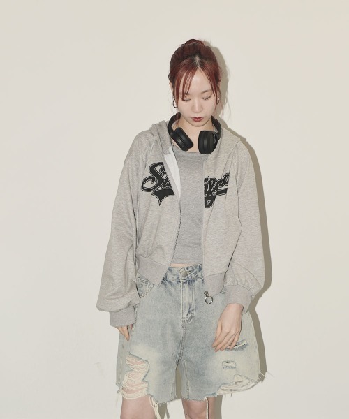 VIVID LADY(ビビッドレディー)の「ジップアップ ショート丈パーカーフード付き / Zip-up short parka with hood(パーカー・レディース・ブラック/オフホワイト/グレー・FREE)」の7枚目の写真