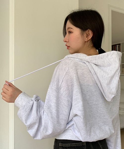 VIVID LADY(ビビッドレディー)の「ジップアップ ショート丈パーカーフード付き / Zip-up short parka with hood(パーカー・レディース・ブラック/オフホワイト/グレー・FREE)」の22枚目の写真