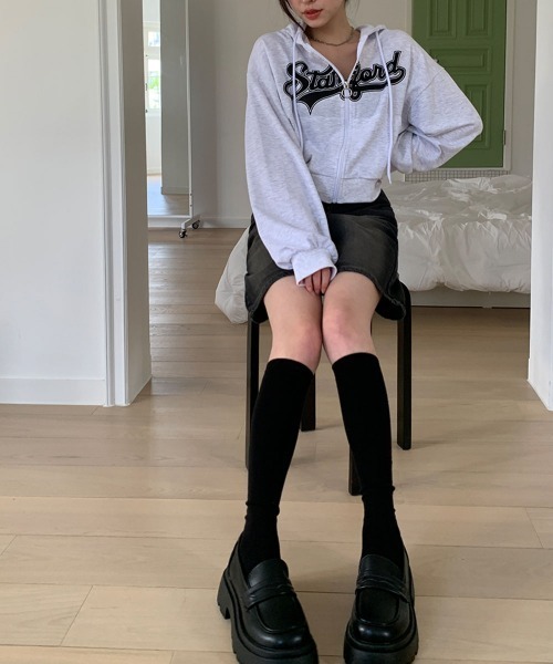 VIVID LADY(ビビッドレディー)の「ジップアップ ショート丈パーカーフード付き / Zip-up short parka with hood(パーカー・レディース・ブラック/オフホワイト/グレー・FREE)」の18枚目の写真