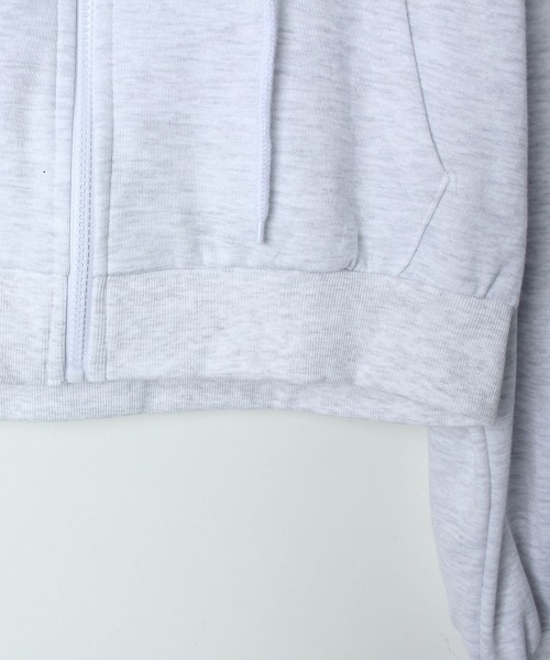 VIVID LADY(ビビッドレディー)の「ジップアップ ショート丈パーカーフード付き / Zip-up short parka with hood(パーカー・レディース・ブラック/オフホワイト/グレー・FREE)」の4枚目の写真