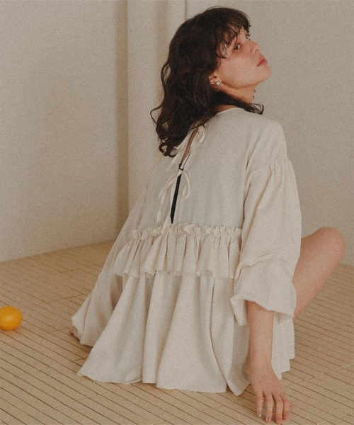 titivate（ティティベイト）の「バックリボンフリルレイヤードトップス/ラッシュガード（ラッシュガード・レディース・アイボリー/ブラック・L/M/S）」の2枚目の写真