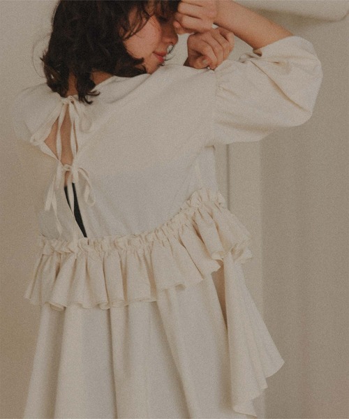 titivate（ティティベイト）の「バックリボンフリルレイヤードトップス/ラッシュガード（ラッシュガード・レディース・アイボリー/ブラック・L/M/S）」の3枚目の写真