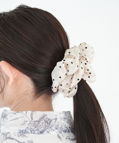 Port（ポート）の「【 Port / ポート 】 オーガンジー ボリューム ドット シュシュ（シュシュ・レディース・アイボリー/ブラック・FREE）」の6枚目の写真