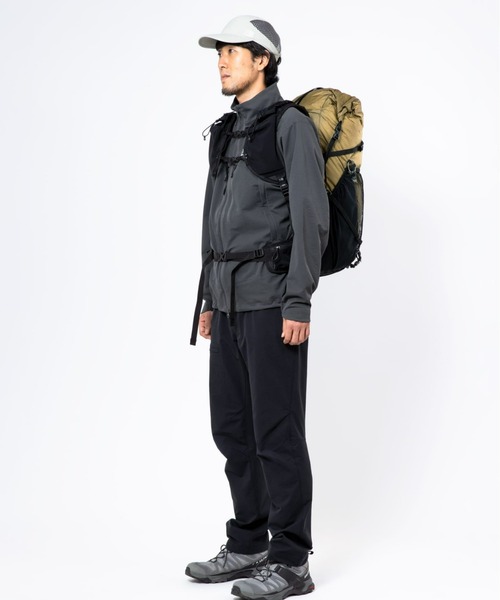 karrimor(カリマー)の「cleave 40(バックパック/リュック・メンズ・ブラウン/ホワイト/チャコールグレー・S/M)」の4枚目の写真