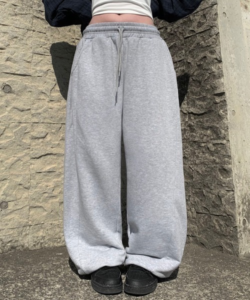 anyonemore（エニワンモア）の「サイドタック切替トレーニングパンツ（スウェットパンツ・レディース・アイボリー/グレー・FREE）」の3枚目の写真
